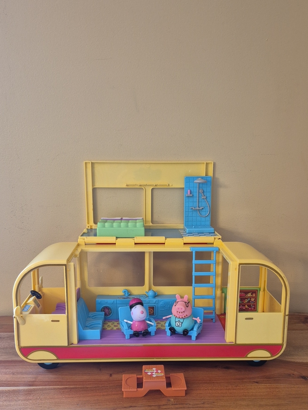 Peppa Pig Transforming Camper Van RV with Accessories